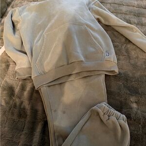 COMFRT sweatsuit in olive green size large